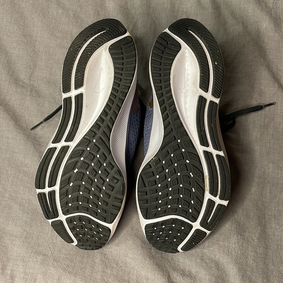 Nike sneakers, kids size 4, like new - Picture 7 of 12